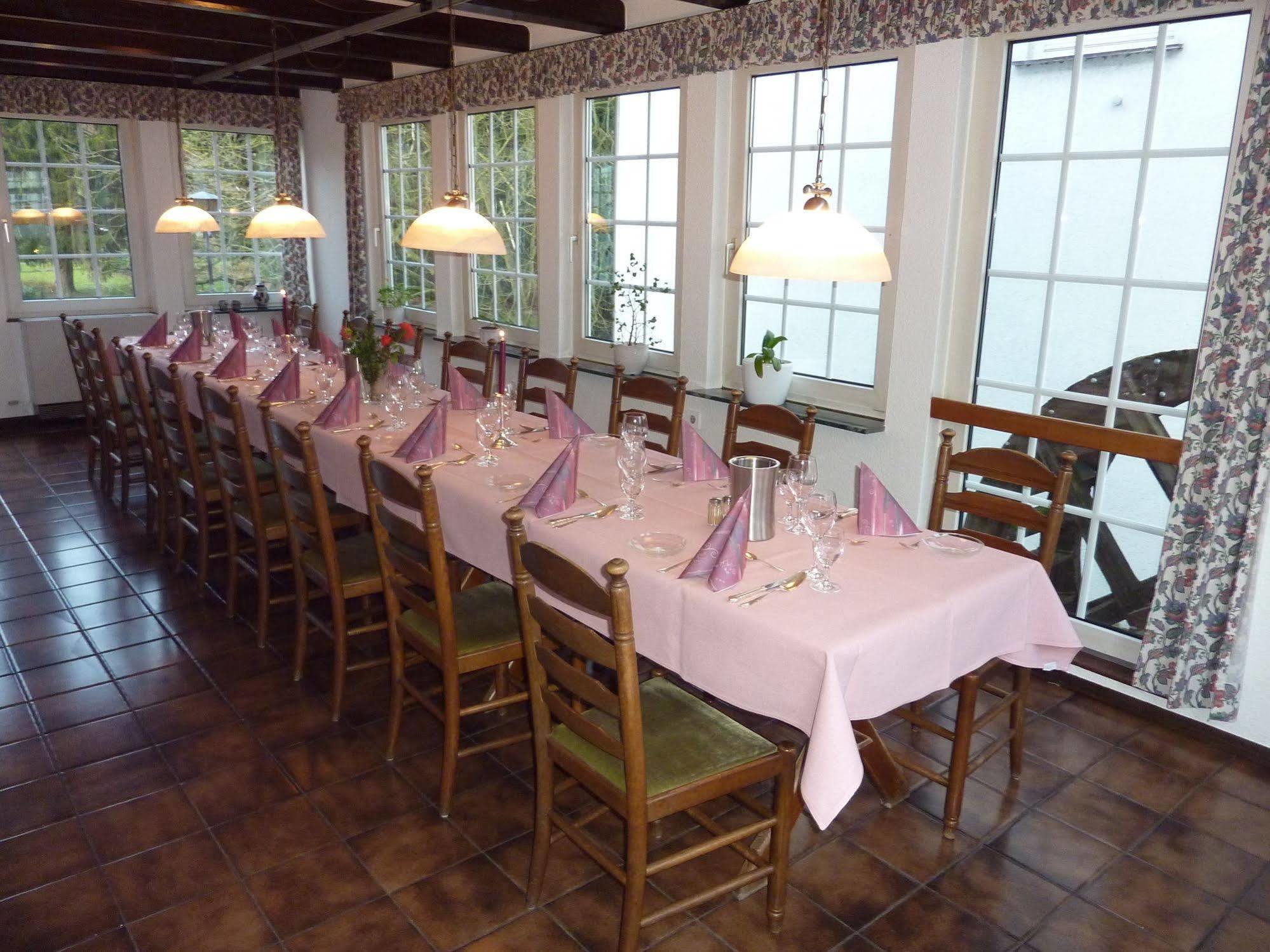 Akzent Hotel Zur Wasserburg - Hotel Garni Bed & Breakfast Harpstedt ภายนอก รูปภาพ