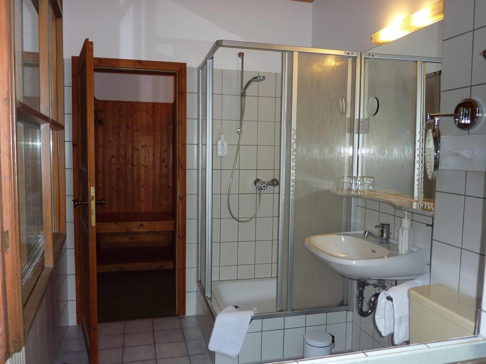 Akzent Hotel Zur Wasserburg - Hotel Garni Bed & Breakfast Harpstedt ภายนอก รูปภาพ
