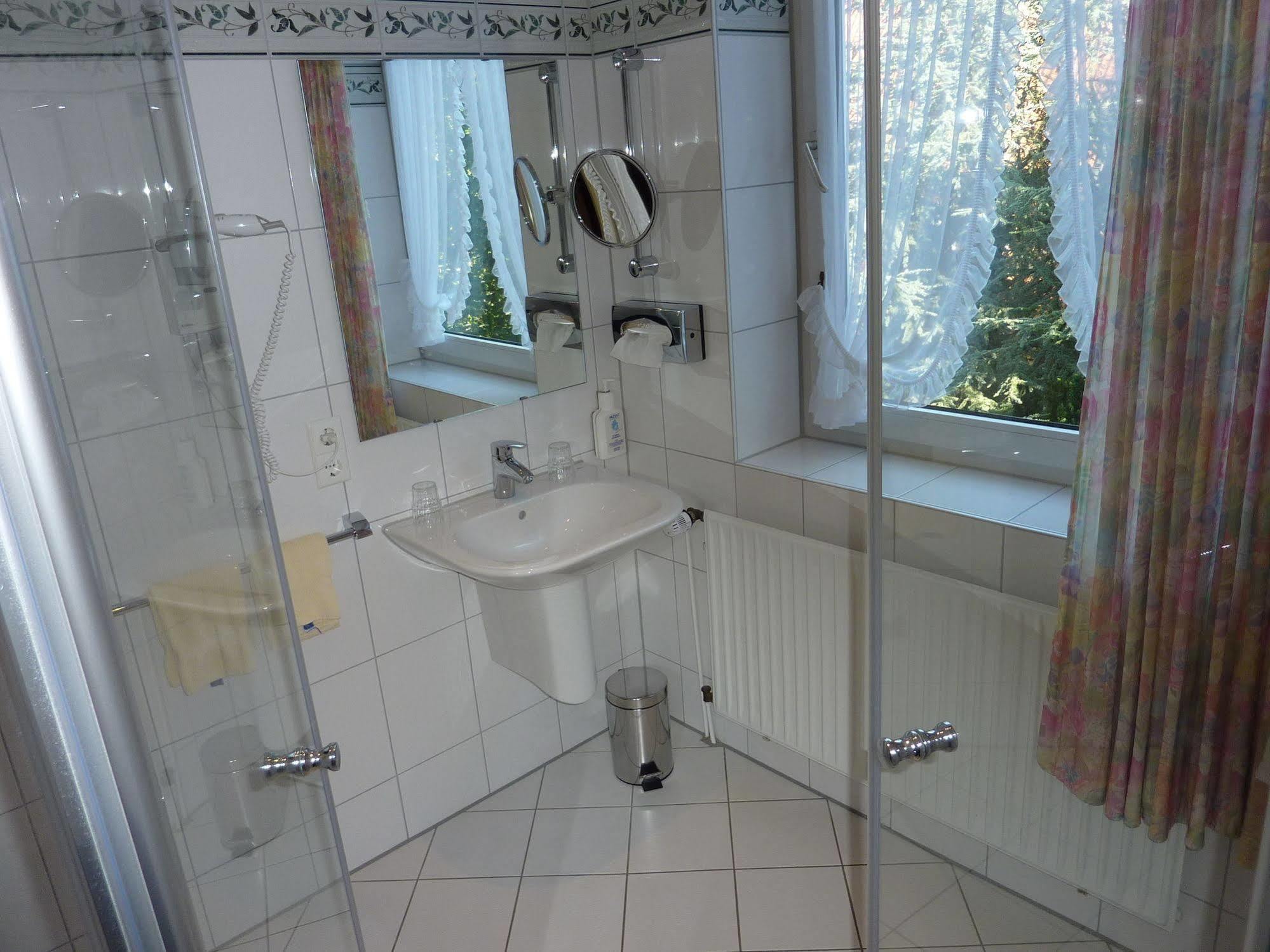 Akzent Hotel Zur Wasserburg - Hotel Garni Bed & Breakfast Harpstedt ภายนอก รูปภาพ