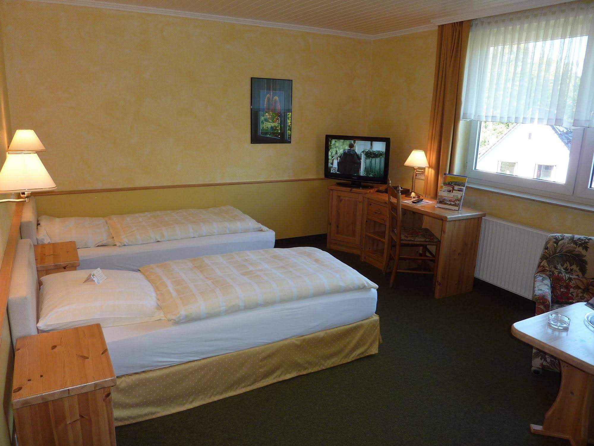 Akzent Hotel Zur Wasserburg - Hotel Garni Bed & Breakfast Harpstedt ภายนอก รูปภาพ